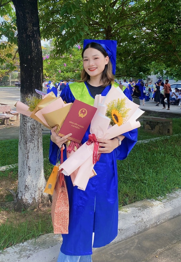 3-linh-on-her-graduation-day-2-17-38.jpg